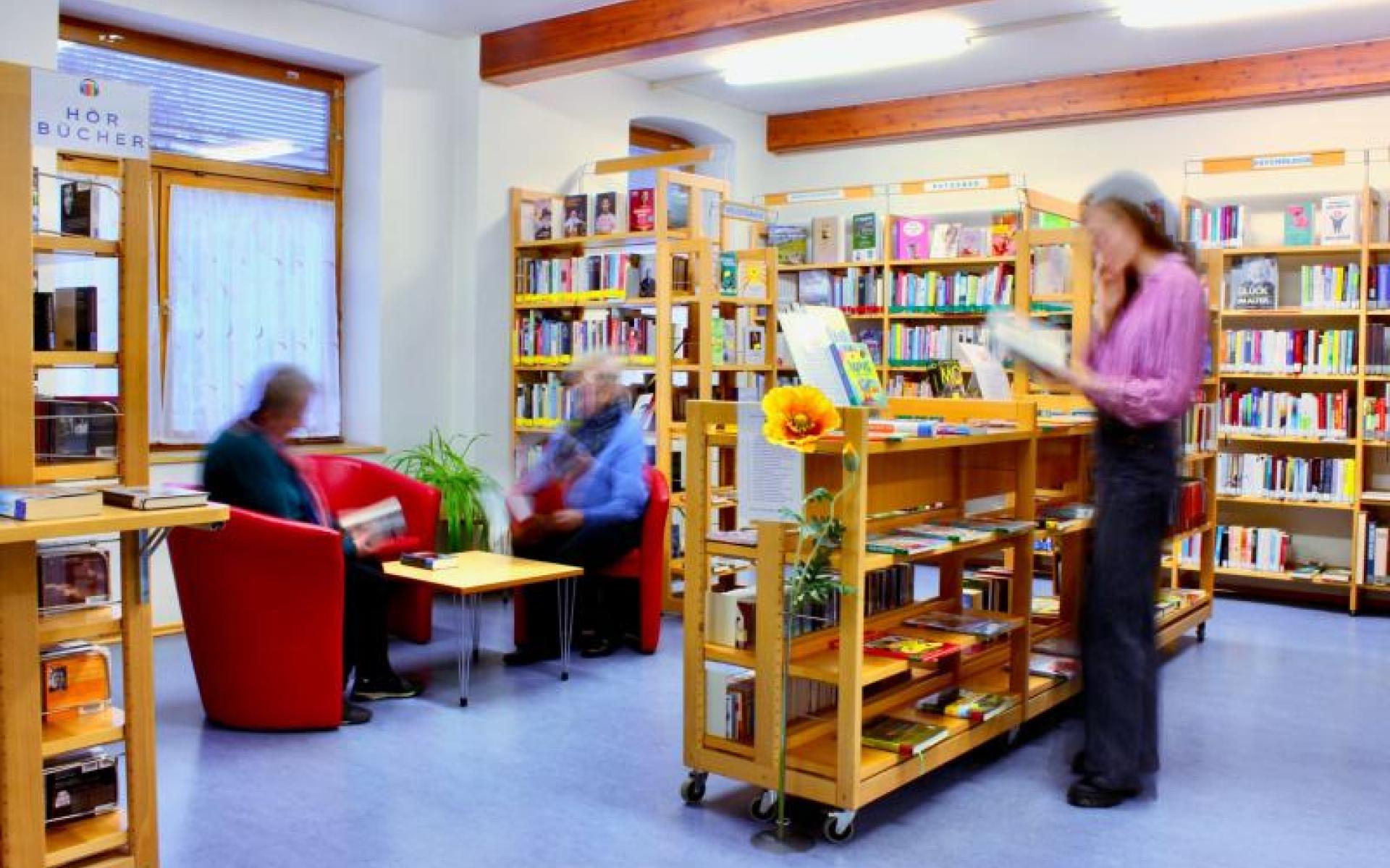 Innenansicht Bücherei Traisen